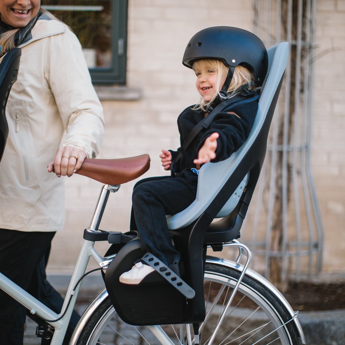 Thule Yepp 2 Maxi Rack-Mounted Child Seat, Midnight Black