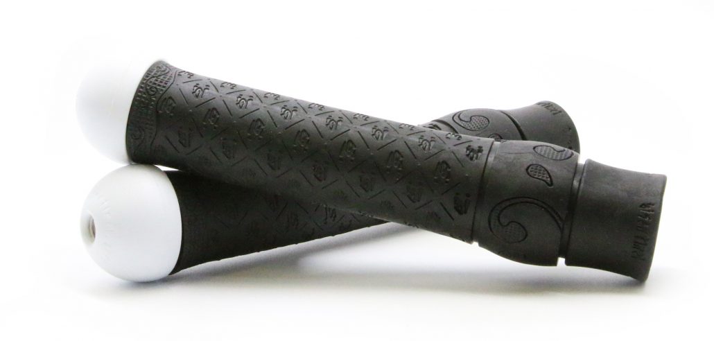 IGI SENTINEL GRIPS ( BLACK with WHITE Embouts de Guidons)